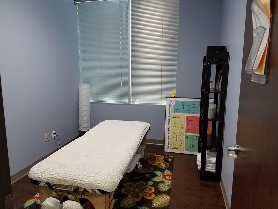http://www.synergychiropractichouston.com/wp-content/uploads/2017/05/Synergy-Chiropractic-of-Houston-Massage-Room.jpg
